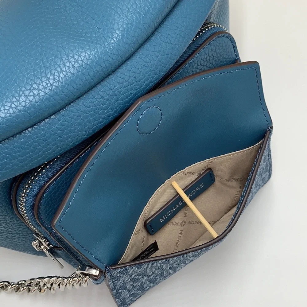 MICHAEL KORS
Maisie Large Pebbled Leather 2-in-1
Waistpack Fannypack Crossbody - Picture 9 of 16